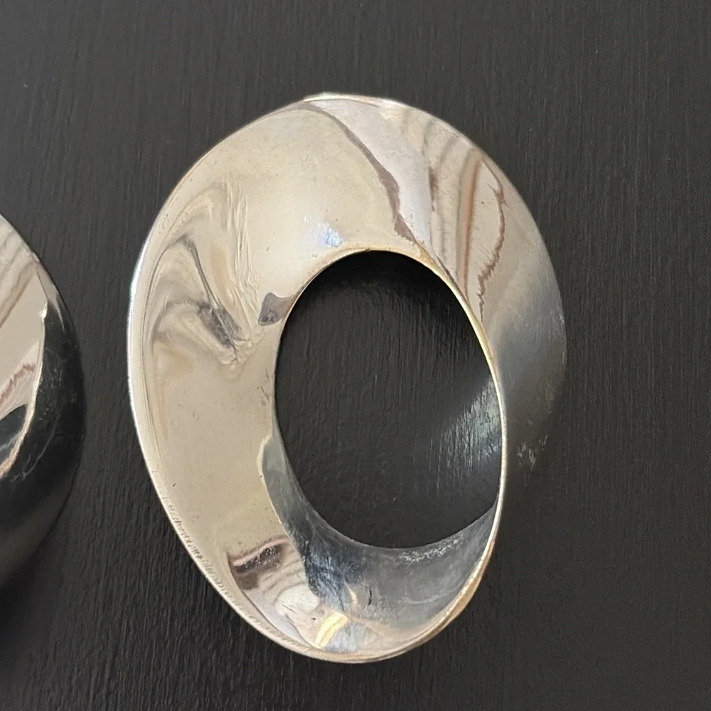 Sculptural Oval Napkin Ring Holder Set‎ of 12 Silver tone